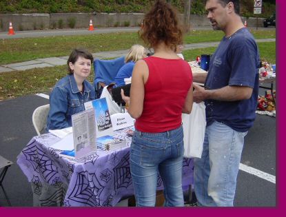 Eileen Watkins talks to readers at Amber Lights Festival - OCT 2004